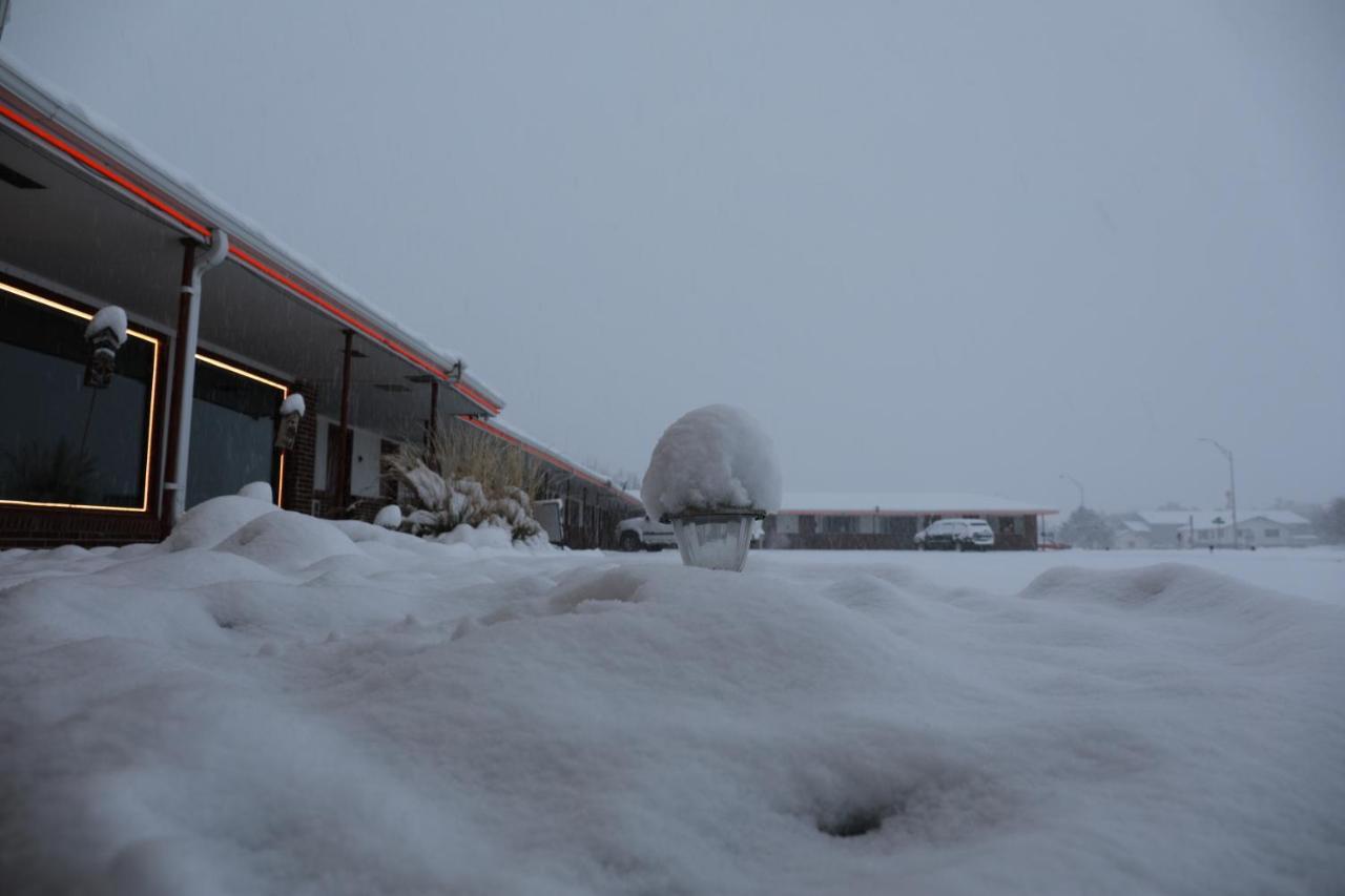 Raine Motel Valentine Exterior photo