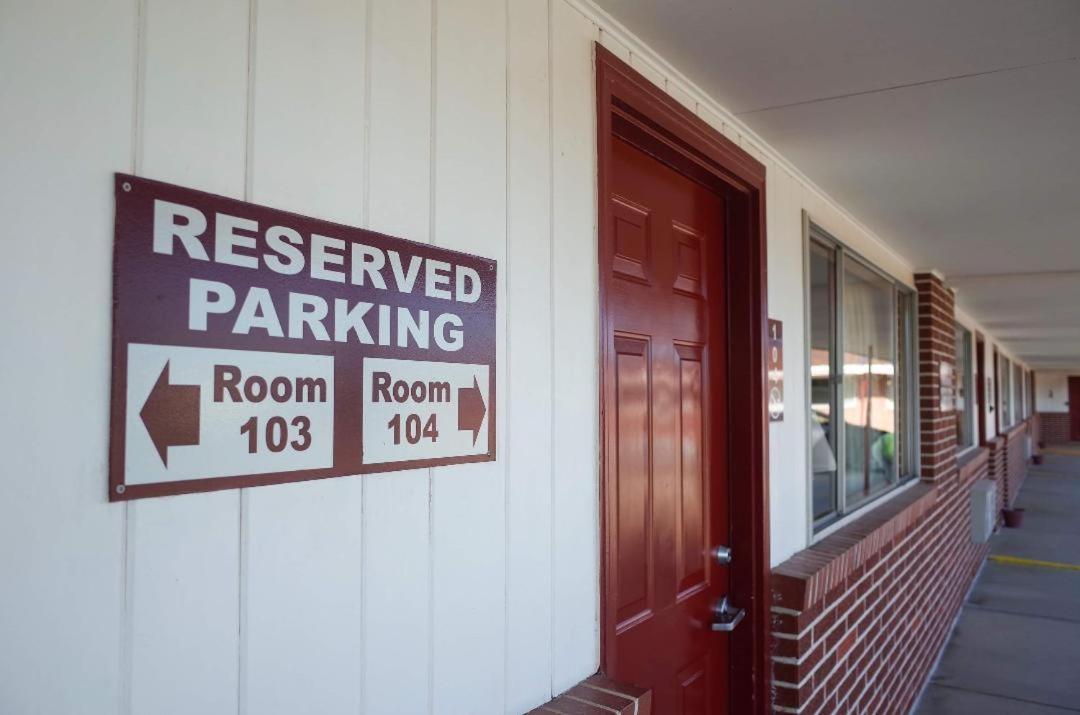 Raine Motel Valentine Exterior photo